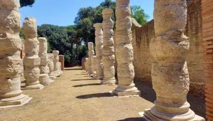 Portus strada colonnata