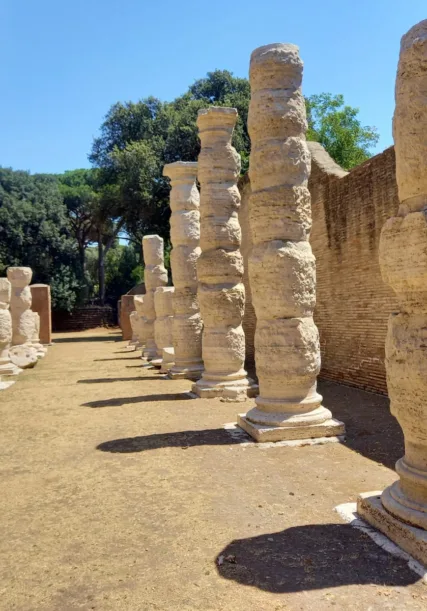 Portus strada colonnata